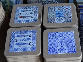 Bases cortiça com azulejo