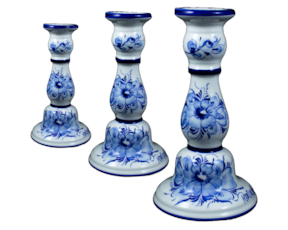 Castiçal decorativo em faiança pintado à mão motivo flor azul