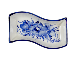 Base de aperitivos em faiança pintado à mão motivo flor azul