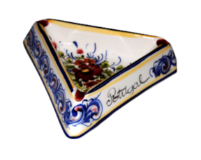 Cinzeiro triangular em faiança pintado à mão motivo flor multicolor 