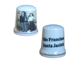 Dedal em porcelana decorado motivo pastorinhos de fátima