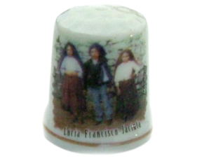 Dedal em porcelana decorado motivo pastorinhos de Fátima