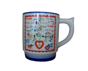 Caneca c/asa decorada em faiança motivo lenço dos namorados