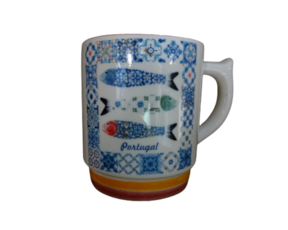 Caneca decorada em faiança motivo sardinhas