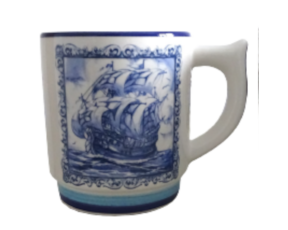 Caneca decorada em faiança motivo caravela