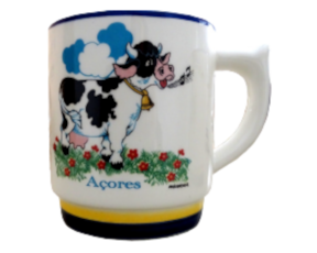 Caneca decorada em faiança motivo vaquinha Açores