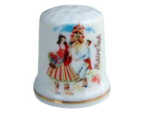 Dedal em porcelana decorado motivo brinquinho