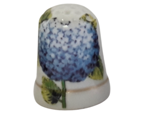 Dedal em porcelana decorado motivo hortênsia