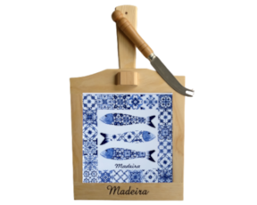 Tábua de queijo em madeira natural com azulejo decorado 10x10 cm motivo sardinhas azul