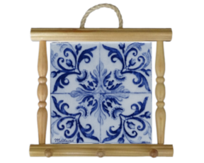 Suporte de panos em madeira natural com azulejo decorado 10x10 cm padrão 31