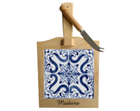 Tábua de queijo em madeira natural com azulejo decorado 10x10 cm padrão 29