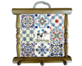 Suporte de panos em madeira envernizada com azulejo decorado 10x10 cm multi-padrão vaquinha