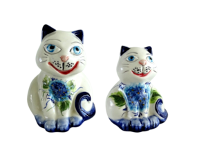 Gato decorativo em faiança pintado à mão motivo hortênsia