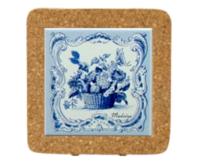 Azulejo decorado 15x15 cm com base de cortiça motivo cesto flores azul