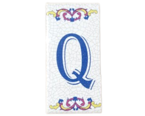 Azulejo decorado 5X10 cm com letra Q