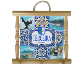 Suporte de panos em madeira natural com azulejo decorado 10*10 cm motivo Terceira - Açores