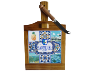 Tábua de queijo em madeira natural com azulejo decorado 10*10 cm motivo São Miguel - Açores