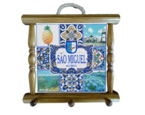 Suporte de panos em madeira natural com azulejo decorado 10*10 cm motivo São Miguel - Açores