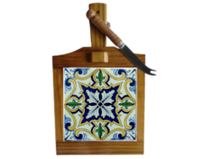 Tábua de queijo em madeira envernizada com azulejo decorado 15*15 cm padrão 79