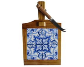 Tábua de queijo em madeira envernizada com azulejo decorado 10*10 cm padrão 79A