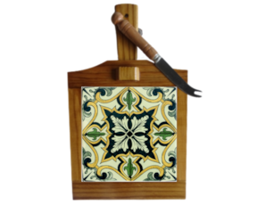 Tábua de queijo em madeira envernizada com azulejo decorado 10*10 cm padrão 79V