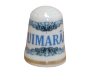 Dedal em porcelana decorado motivo Guimarães