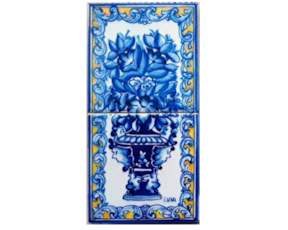 Painel pintado à mão composto por 2 azulejos florão azul e amarelo