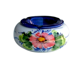 Cinzeiro de água pintado à mão motivo flor colorida