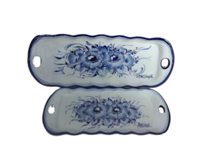 Torteira em faiança pintada à mão motivo flor azul